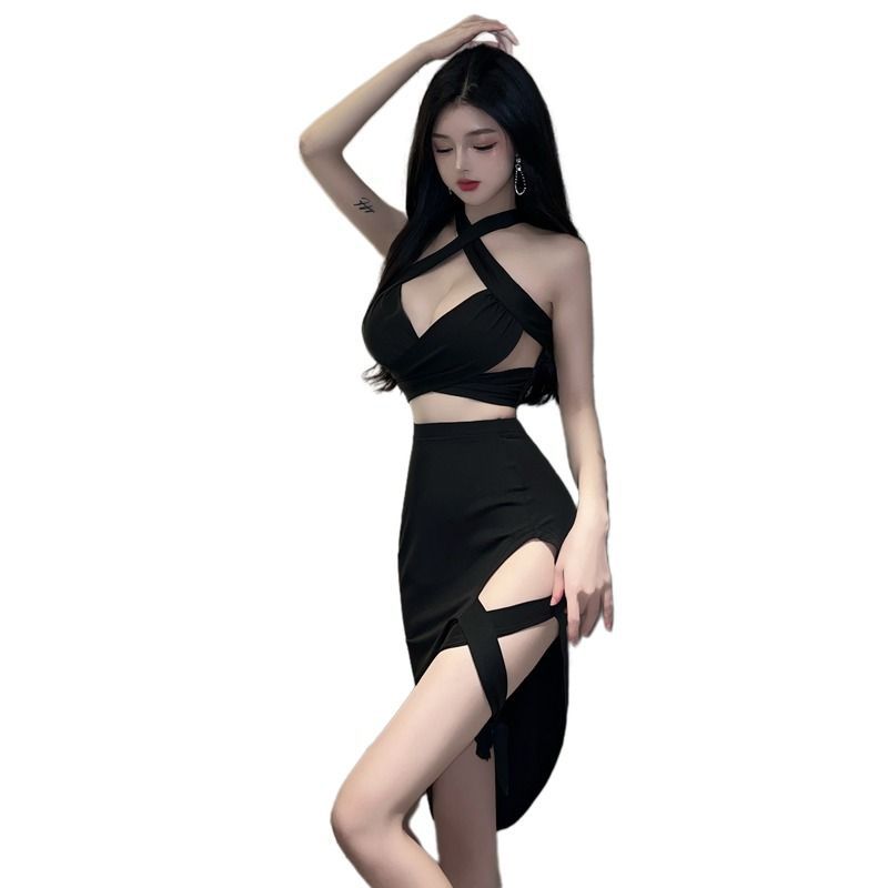 [25.08.05新品] 性感低胸气质黑色挂颈露背交叉背心高腰半身裙两件套 L2311